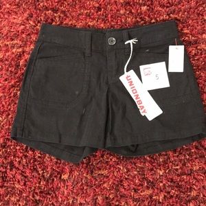 Union Bay Black “Darcy” 5” short